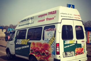Реклама "SUBWAY" на маршрутном такси